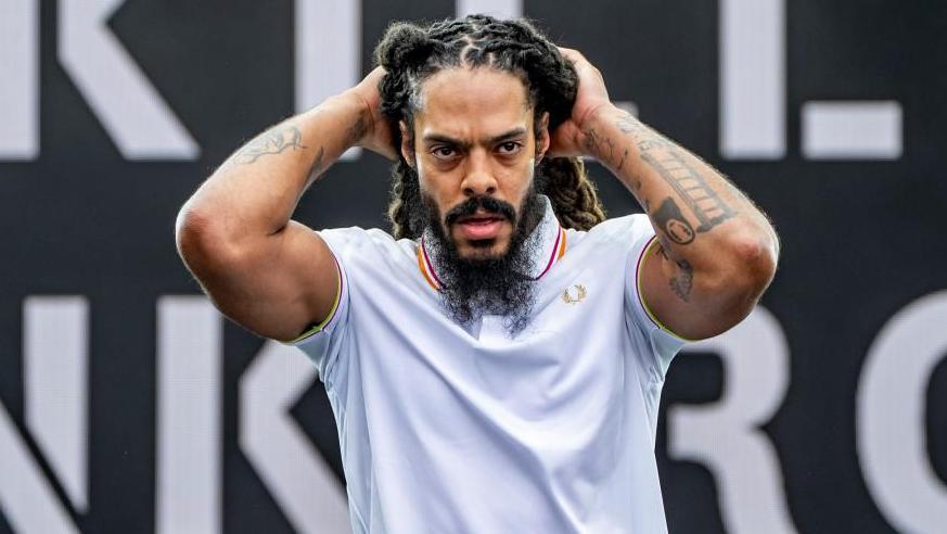 La policía lanza la investigación criminal sobre los sets de Bob Vylan y Kneecap Glastonbury