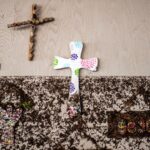 Mädchen im Alter von 7 Jahren waren wach von Überschwemmungen erschrocken, die ihren geliebten Lagermystiker zerstörten. Wie sich die tödliche Tragödie abspielte