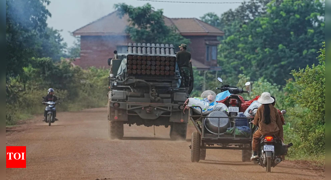 Grenzkrieg in Kambodscha-Thailand fährt den vierten Tag: Starker Beschuss trotz Waffenstillstandsanrufe; Beide Seiten signalisieren Offenheit für Gespräche nach der US -Intervention