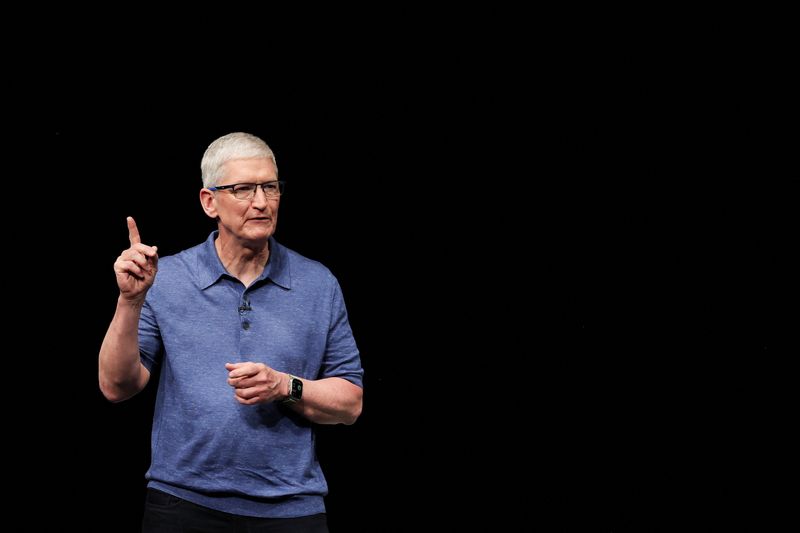 CEO Tim Cook sagt, Apple ist bereit, seine Brieftasche zu öffnen, um in der KI aufzuholen