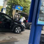 Ich blieb zum Benzin stehen und erlebte eine Eisverhaftung. Dann verbrachte ich Tage damit, nach dem Mann zu suchen, der inhaftiert wurde