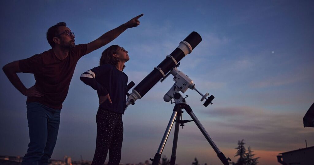 Mädels, um seltenes natürliches Phänomen zu sehen, während Touristen auf die Insel strömen | Welt | Nachricht Mädels, um seltenes natürliches Phänomen zu sehen, während Touristen auf die Insel strömen | Welt | Nachricht