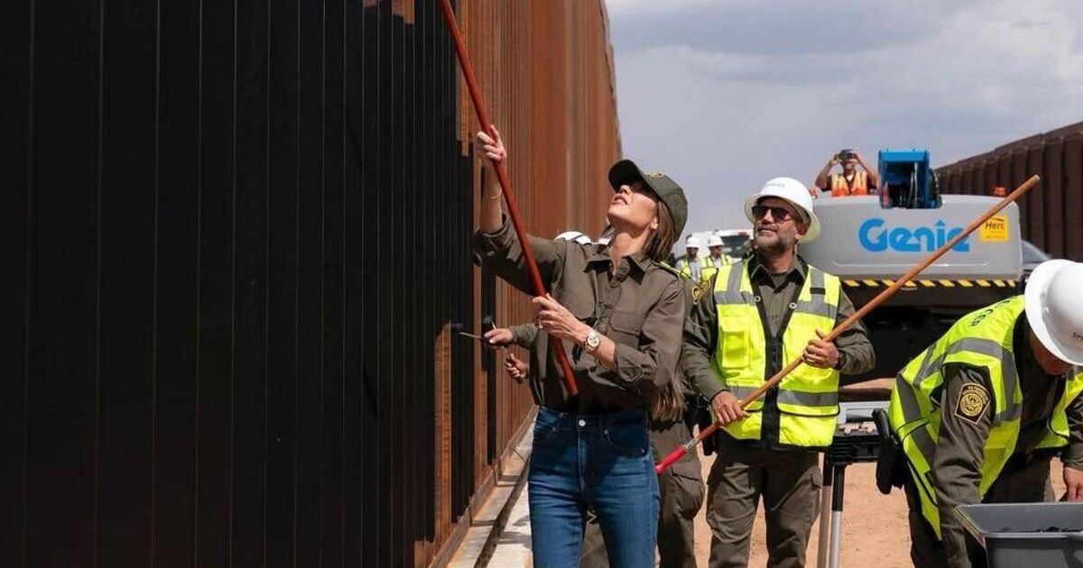 Gelle Gaffe in Trumps Plan, Grenzwand schwarz zu malen, um Kletterer zu stoppen | Welt | Nachricht Gelle Gaffe in Trumps Plan, Grenzwand schwarz zu malen, um Kletterer zu stoppen | Welt | Nachricht