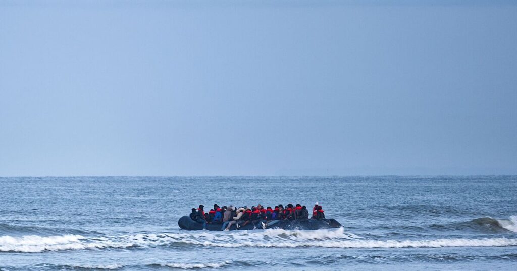 Drei Mädchen 9, 11 und 17 ertrinken als Migrantboot von riesigen Wellen | Welt | Nachricht