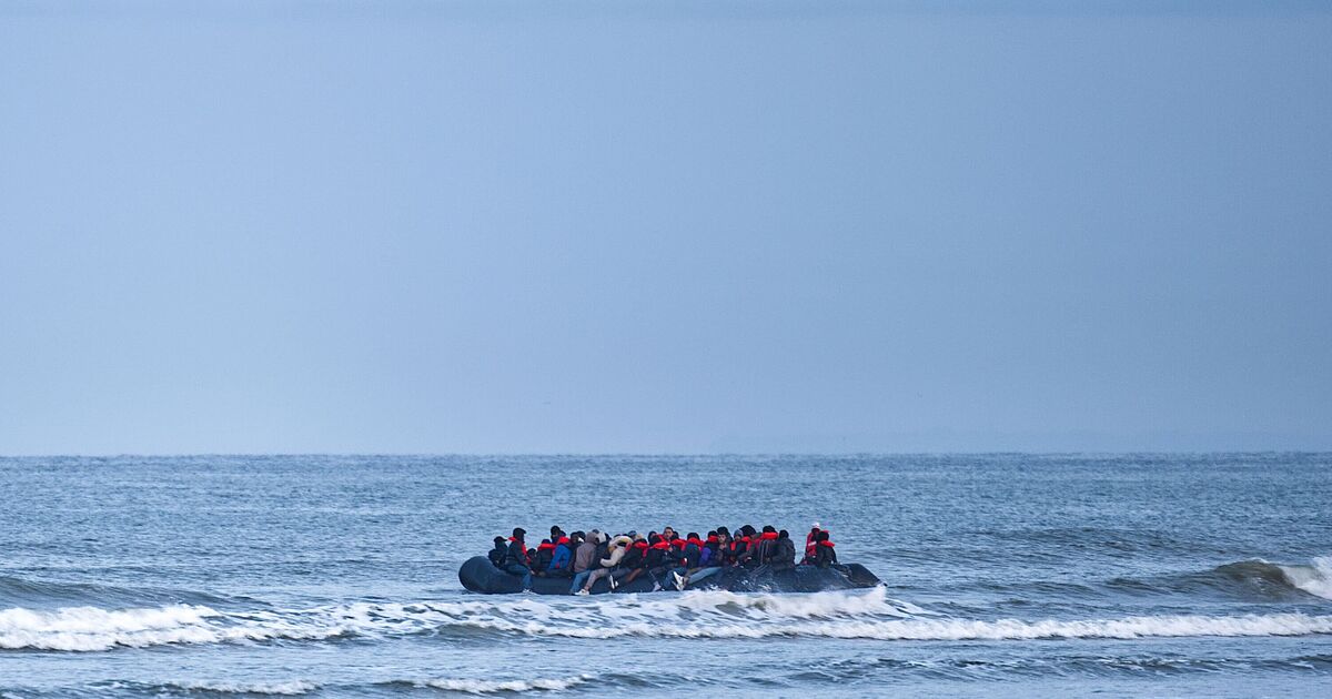 Drei Mädchen 9, 11 und 17 ertrinken als Migrantboot von riesigen Wellen | Welt | Nachricht Drei Mädchen 9, 11 und 17 ertrinken als Migrantboot von riesigen Wellen | Welt | Nachricht