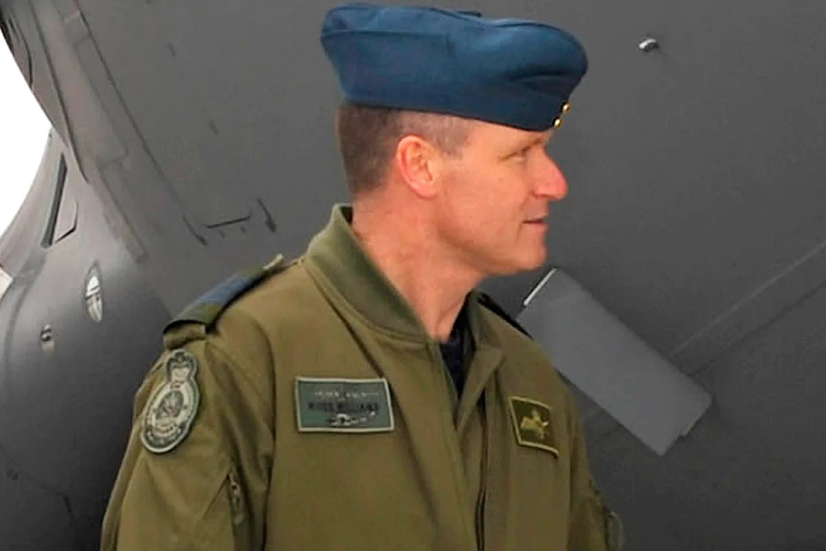 Tagsüber war er ein dekorierter Kommandant. Aber das Doppelleben begann mit Unterwäschefetisch-und verwirrte sich zu abscheulichen Verbrechen