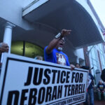 NJ Police Shooting von 68-jähriger Frau mit Behinderung sparks Gemeinschaft Empörung und hat wenig Details