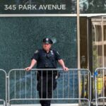 Eine Wache sagte mir, dass es in der Nähe einen aktiven Schützen gab. Es waren die 3 Wörter, die er als nächstes sagte, dass mich wirklich Angst hatte. Eine Wache sagte mir, dass es in der Nähe einen aktiven Schützen gab. Es waren die 3 Wörter, die er als nächstes sagte, dass mich wirklich Angst hatte.