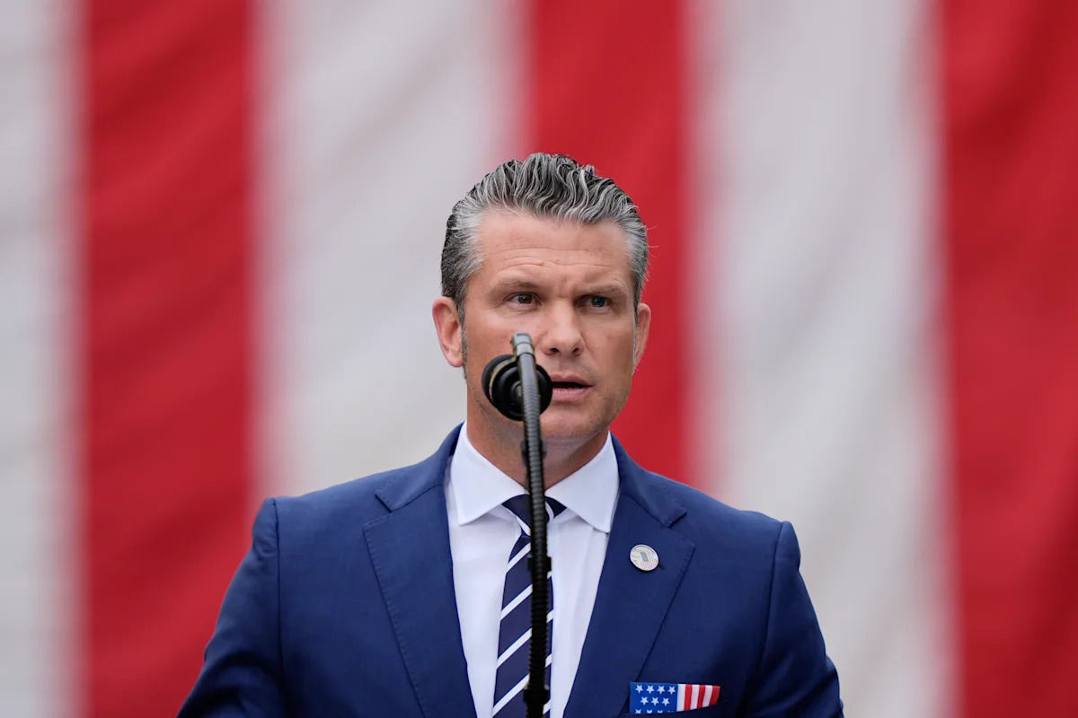 Hegseth sagt, verwundete Kniesoldaten werden ihre Ehrenmedaillen behalten