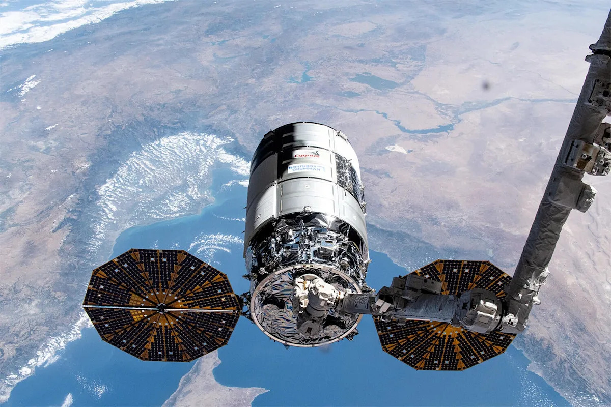 Das Frachtschiff läuft auf dem Weg zur Raumstation Motorprobleme