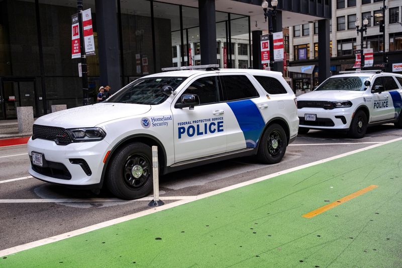 In Chicago protestieren Tausende gegen die Bedrohung durch Eis, Nationalgarde, der Einsatz der Nationalgarde