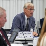 CDC-Berater stimmen darüber ab, dass die Patienten einen Gesundheitsdienstleister für die CoVID-19-Impfung konsultieren müssen, aber kein Rezept erforderlich ist