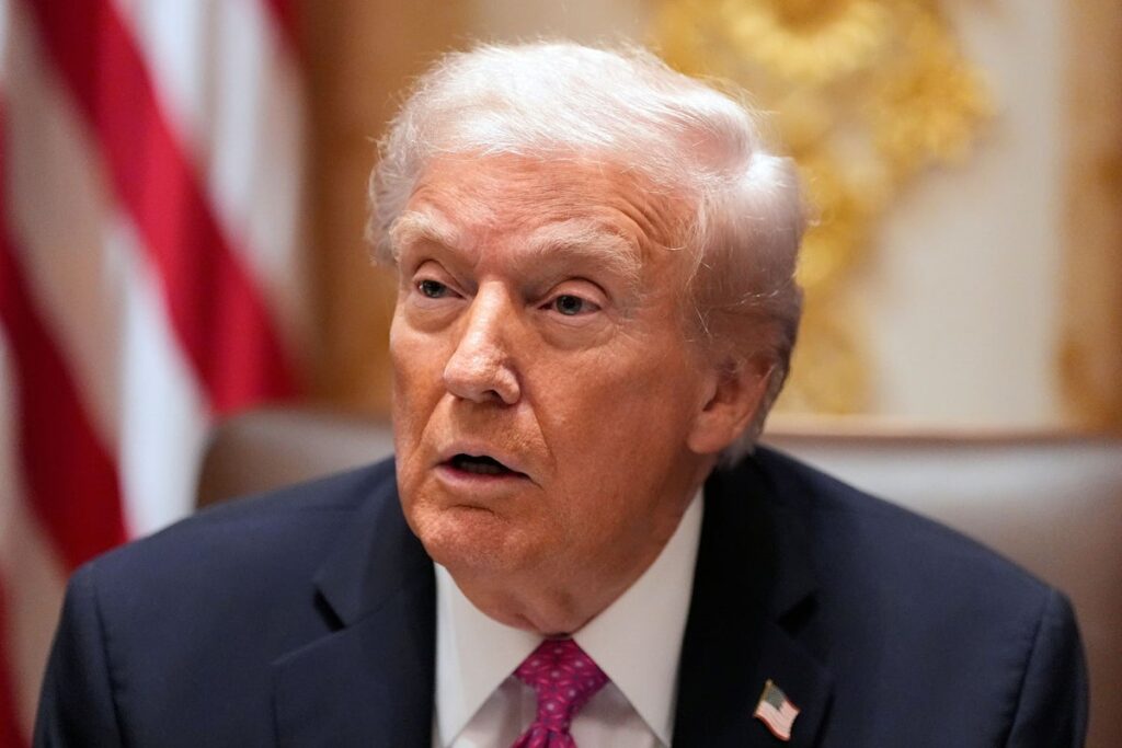 Trump lässt das F-Wort während des Treffens im Weißen Haus mit Selenskyj live auf Sendung fallen