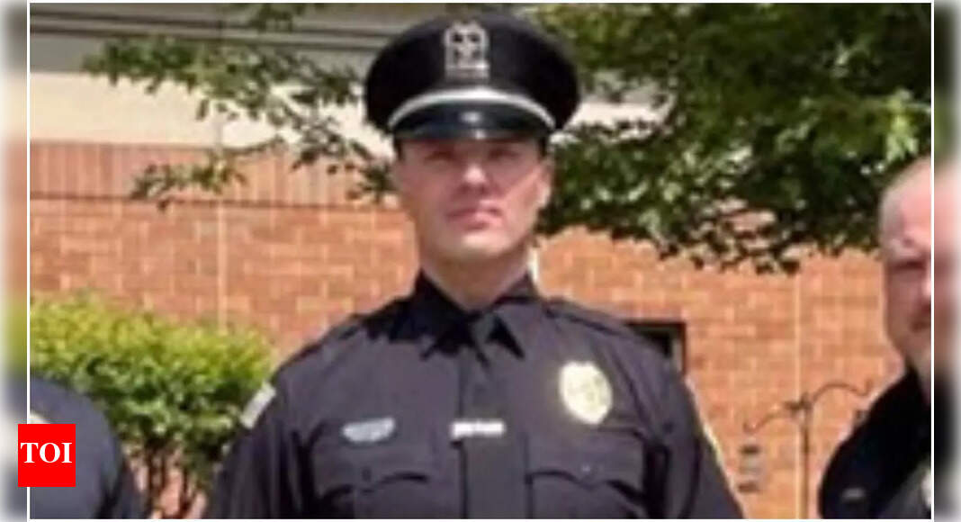 „Gesetze verletzt“: ICE verhaftet Chicagoer Polizisten aus Montenegro – Wer ist Radule Bojovic? Warum ist er in Haft? „Gesetze verletzt“: ICE verhaftet Chicagoer Polizisten aus Montenegro – Wer ist Radule Bojovic? Warum ist er in Haft?