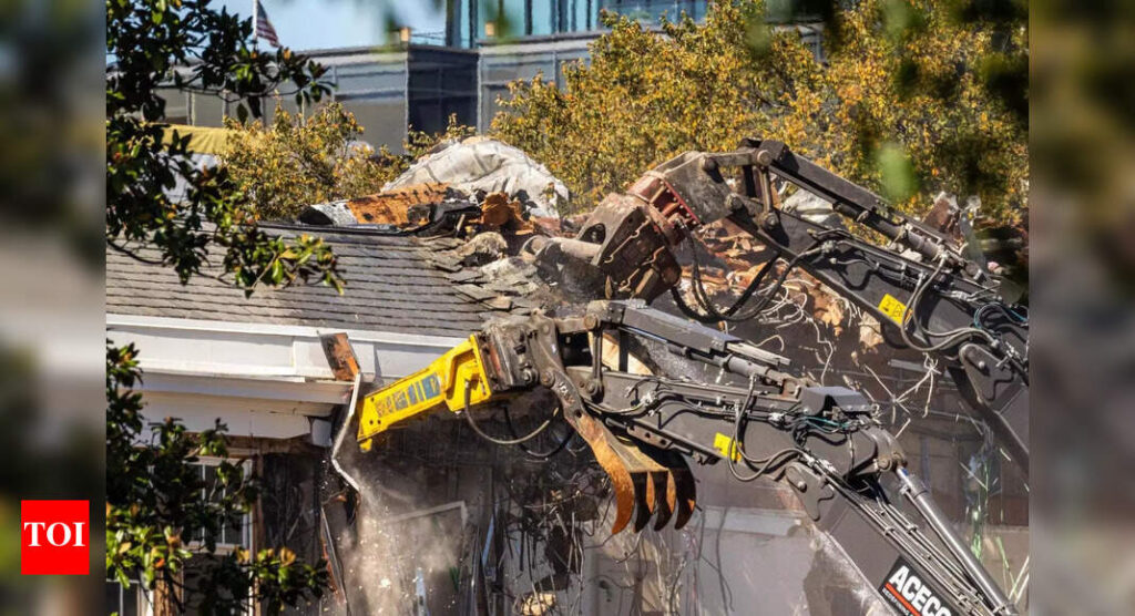 Treppe führt zu einer Backsteinmauer: Bizarre architektonische Mängel treten in Trumps Ballsaal-Design auf; Niemand weiß, was er baut Treppe führt zu einer Backsteinmauer: Bizarre architektonische Mängel treten in Trumps Ballsaal-Design auf; Niemand weiß, was er baut