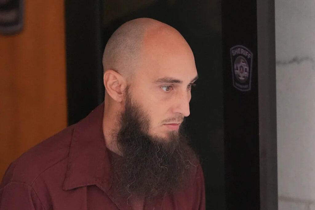 Ein Mann aus Pennsylvania bekennt sich des Brandanschlags auf die Villa des Gouverneurs schuldig, während Shapiros Familie schlief Ein Mann aus Pennsylvania bekennt sich des Brandanschlags auf die Villa des Gouverneurs schuldig, während Shapiros Familie schlief