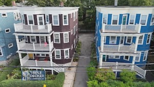 Triple-Decker-Comeback? Der Stadtrat von Boston drängt darauf, „veraltete Gesetze“ inmitten von Wohnungsnäher zu reparieren Triple-Decker-Comeback? Der Stadtrat von Boston drängt darauf, „veraltete Gesetze“ inmitten von Wohnungsnäher zu reparieren