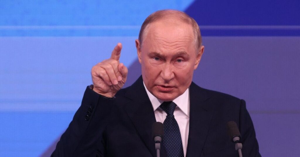 Der gedemütigte Putin schleppt Demonstranten vor Gericht, weil sie ein Lied gesungen haben, das er hasst | Welt | Nachricht