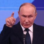 Der gedemütigte Putin schleppt Demonstranten vor Gericht, weil sie ein Lied gesungen haben, das er hasst | Welt | Nachricht