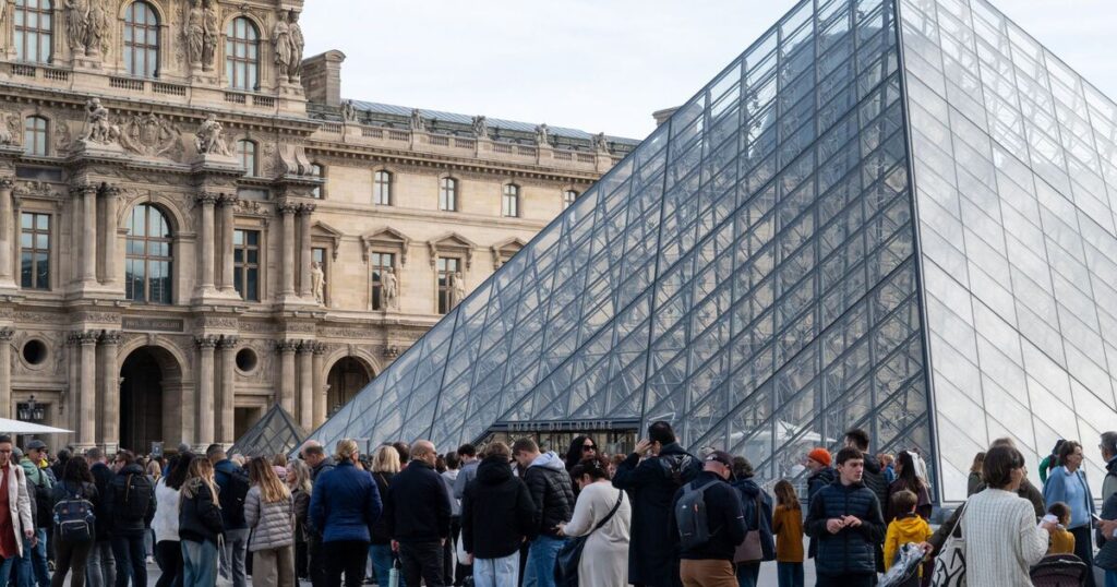 Louvre-Direktor gibt „schreckliches“ Update nach Schmuckraub im Wert von 76 Millionen Pfund | Welt | Nachricht Louvre-Direktor gibt „schreckliches“ Update nach Schmuckraub im Wert von 76 Millionen Pfund | Welt | Nachricht