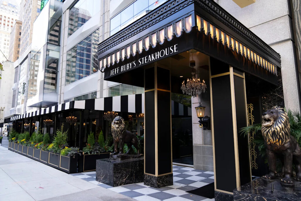 „Jeff Ruby will Lempicka schließen und Büros in der Innenstadt von Cincinnati nach einem Streit mit dem Vermieter verlegen“