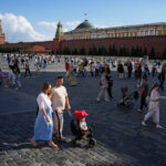 Russland sieht sich mit einer schrumpfenden und alternden Bevölkerung konfrontiert und versucht mit restriktiven Gesetzen dagegen vorzugehen