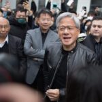 Jensen Huang, CEO von Nvidia, sagt, er sei „überrascht“, dass AMD im Rahmen seines Deals mit OpenAI 10 % des Unternehmens abgeben würde: „Das ist clever, denke ich.“