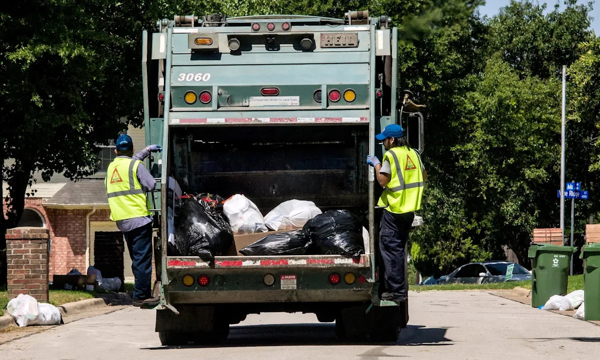 „Überspringen Sie den Mülleimer, geben Sie sie ab“ „Überspringen Sie den Mülleimer, geben Sie sie ab“