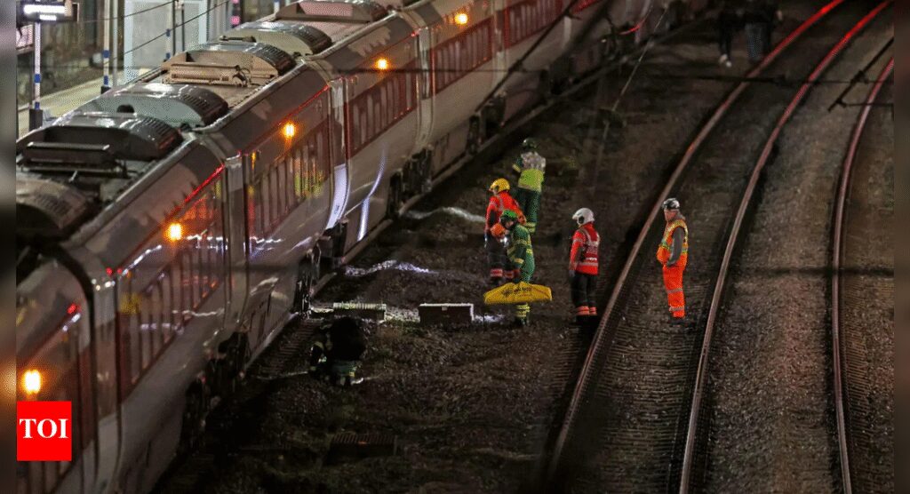 „Sie haben ein Messer, lauf!“ Zeugen berichten von schrecklichen Messerattacken in britischem Zug; 9 kritisch bei Verdacht auf Terroranschlag „Sie haben ein Messer, lauf!“ Zeugen berichten von schrecklichen Messerattacken in britischem Zug; 9 kritisch bei Verdacht auf Terroranschlag