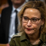 Israel wird von einem Skandal erschüttert, als ein hochrangiger Militäranwalt zurücktritt, vermisst wird, gefunden und ins Gefängnis geworfen wird