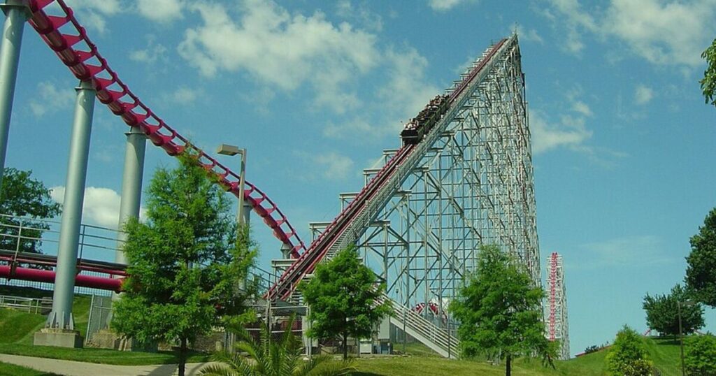 Horrormoment: Achterbahngurt des Mädchens versagt, als Paar sie festhält | Welt | Nachricht