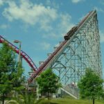 Horrormoment: Achterbahngurt des Mädchens versagt, als Paar sie festhält | Welt | Nachricht Horrormoment: Achterbahngurt des Mädchens versagt, als Paar sie festhält | Welt | Nachricht