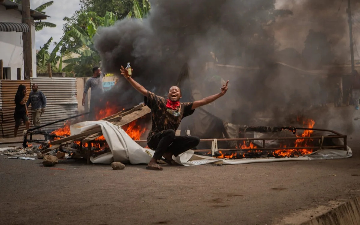 Hunderte befürchteten den Tod bei Wahlunruhen, nachdem der Präsident 98 Prozent der Stimmen für sich beansprucht hatte Hunderte befürchteten den Tod bei Wahlunruhen, nachdem der Präsident 98 Prozent der Stimmen für sich beansprucht hatte