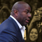 Magie, sein Starbucks-Geld zu verwenden, um die Dodgers zu kaufen: „In der MLB gab es keine Farbigen, die ein Team besaßen“